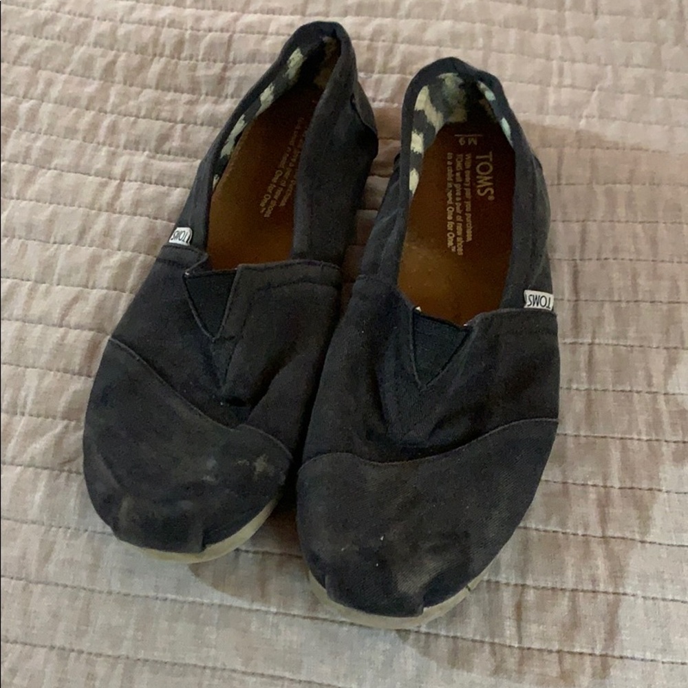 Toms black shoes